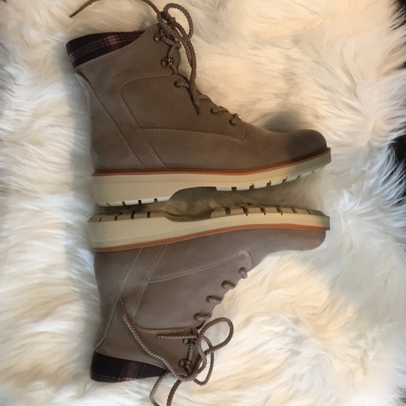 Adorable Baretraps NWOT - Picture 3 of 14